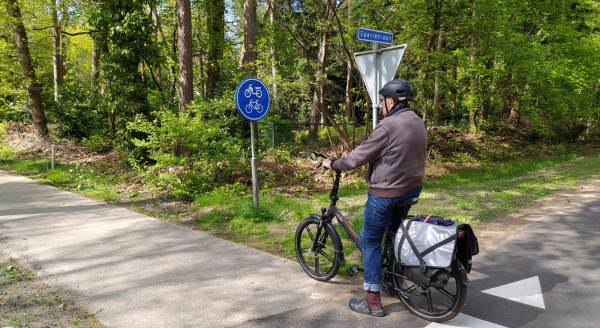 Meneer neemt deel aan e-bike dag