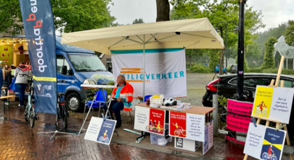 senioren, fietsen, doortrappen
