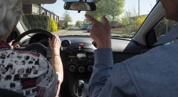 gratis auto opfris verkeersregels senioren apeldoorn verkeer