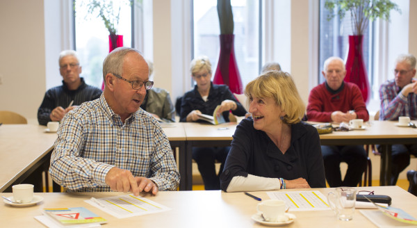 Een interactieve workshop waarbij vragen, gesprekken en beweegoefeningen elkaar afwisselen.