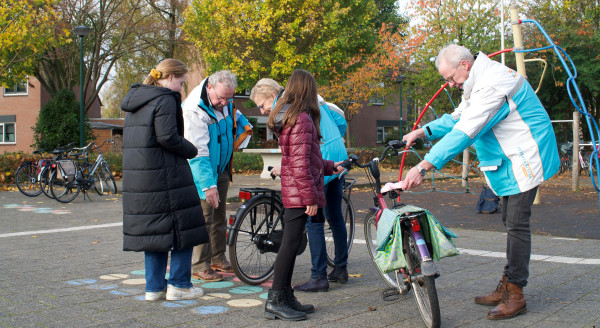 VVN Fietslichtactie Paula Wijk bij Duurstede.jpg