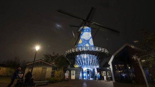 Foto van de verlichte Molen in Best