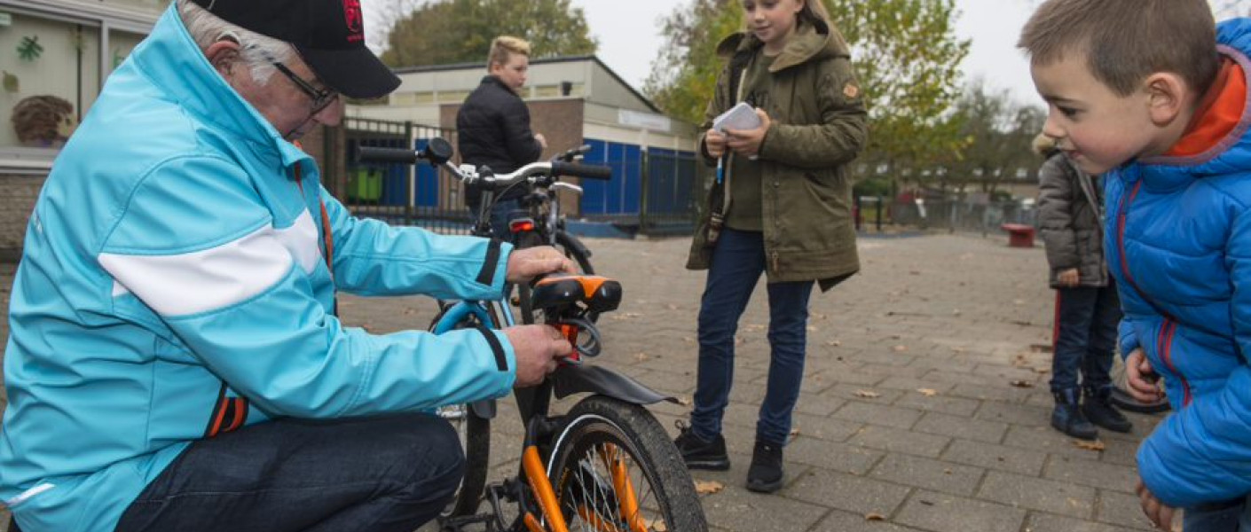 Reparatieactie fietsverlichting bij in Koog a/d Zaan | Veilig Verkeer Nederland