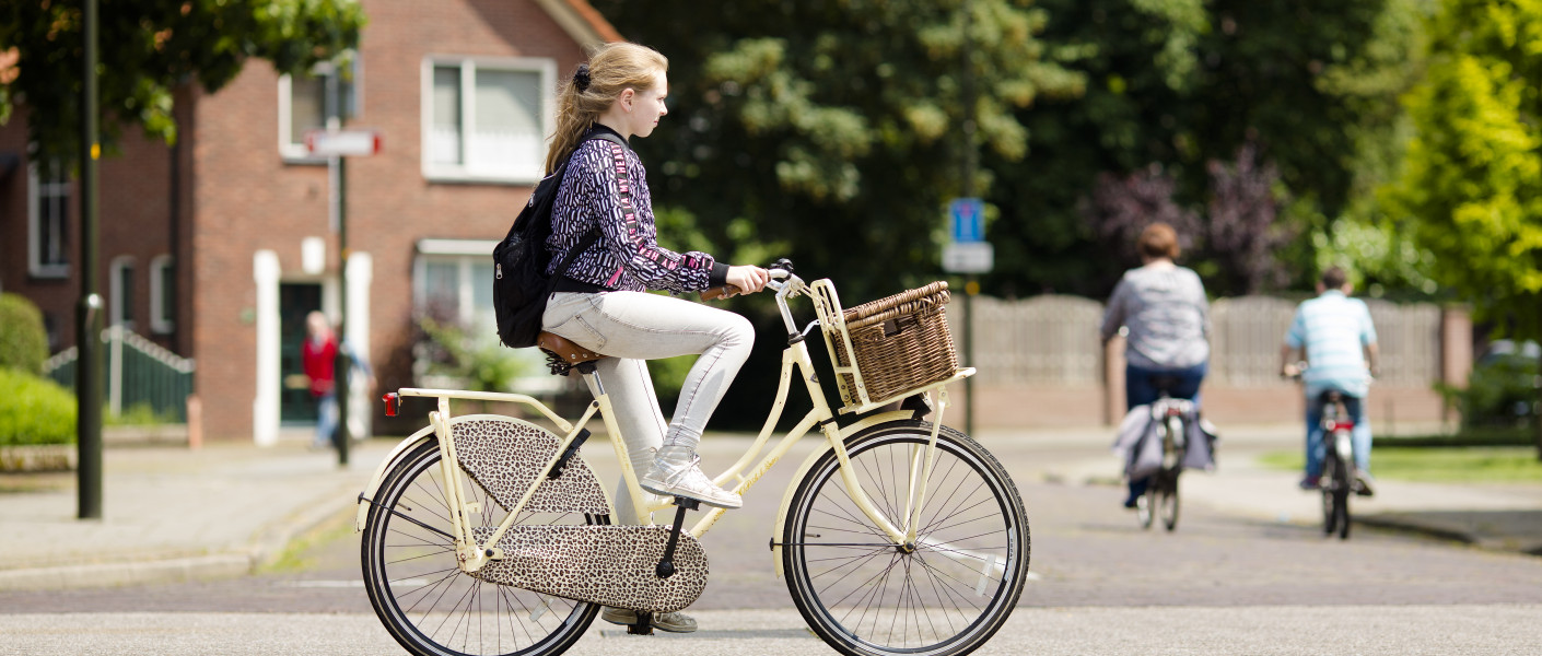 Meisje op de fiets