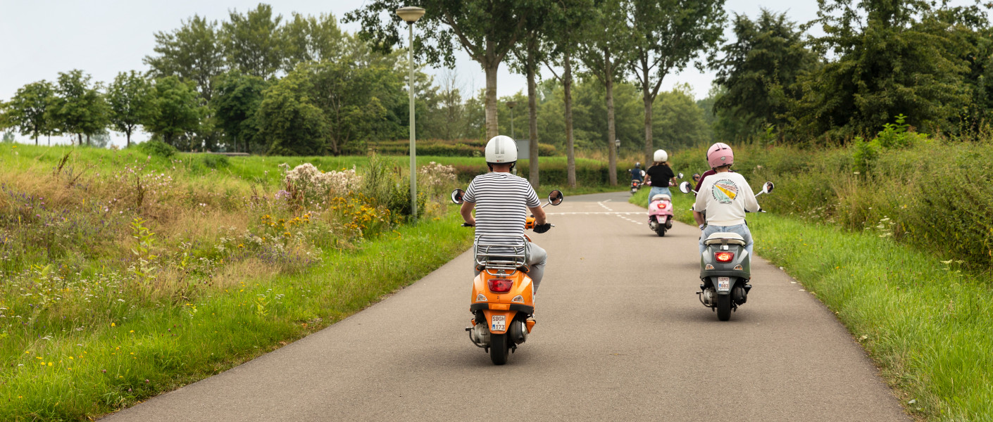 Helmplicht Vanaf 1 Januari Ook Voor Scooters En Snorfietsers | Veilig ...