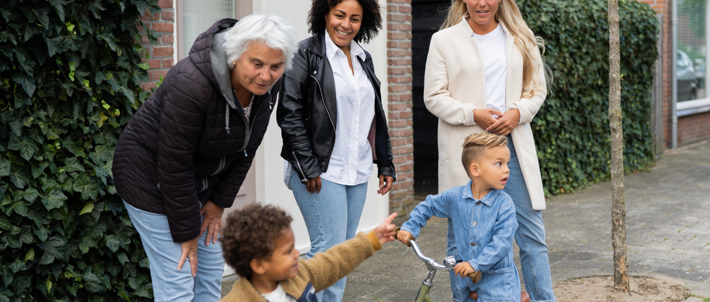 Buurtbewoners in gesprek