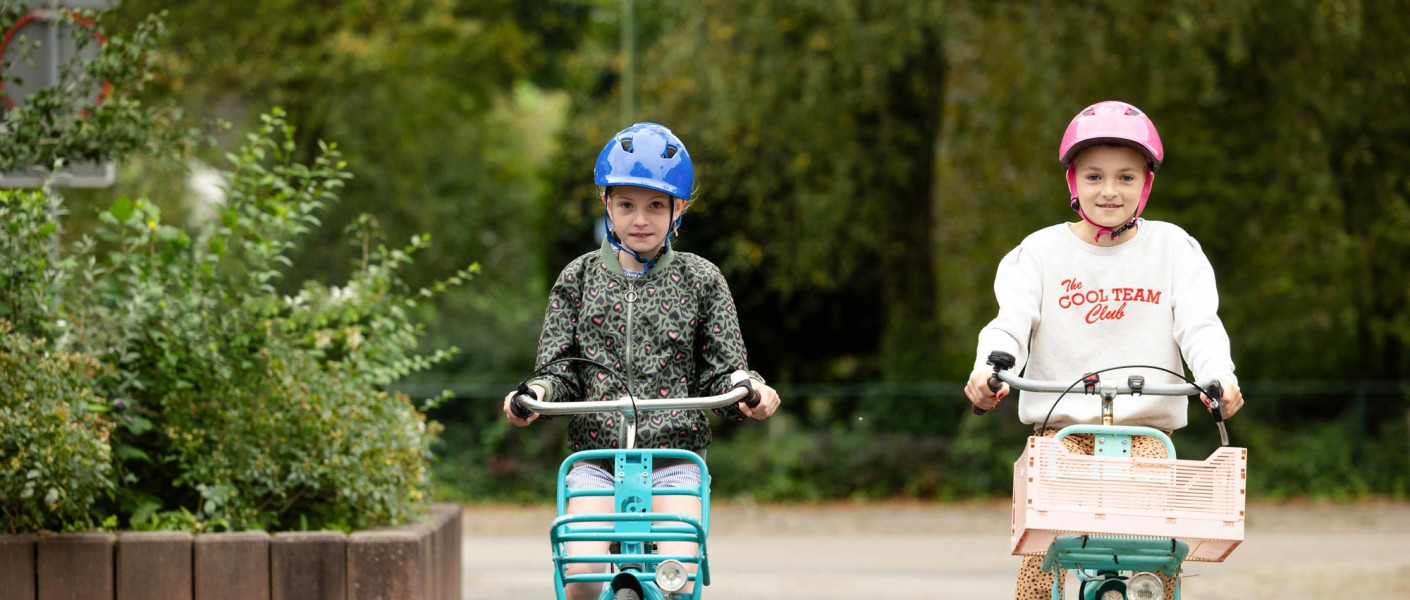 Fietsende kinderen