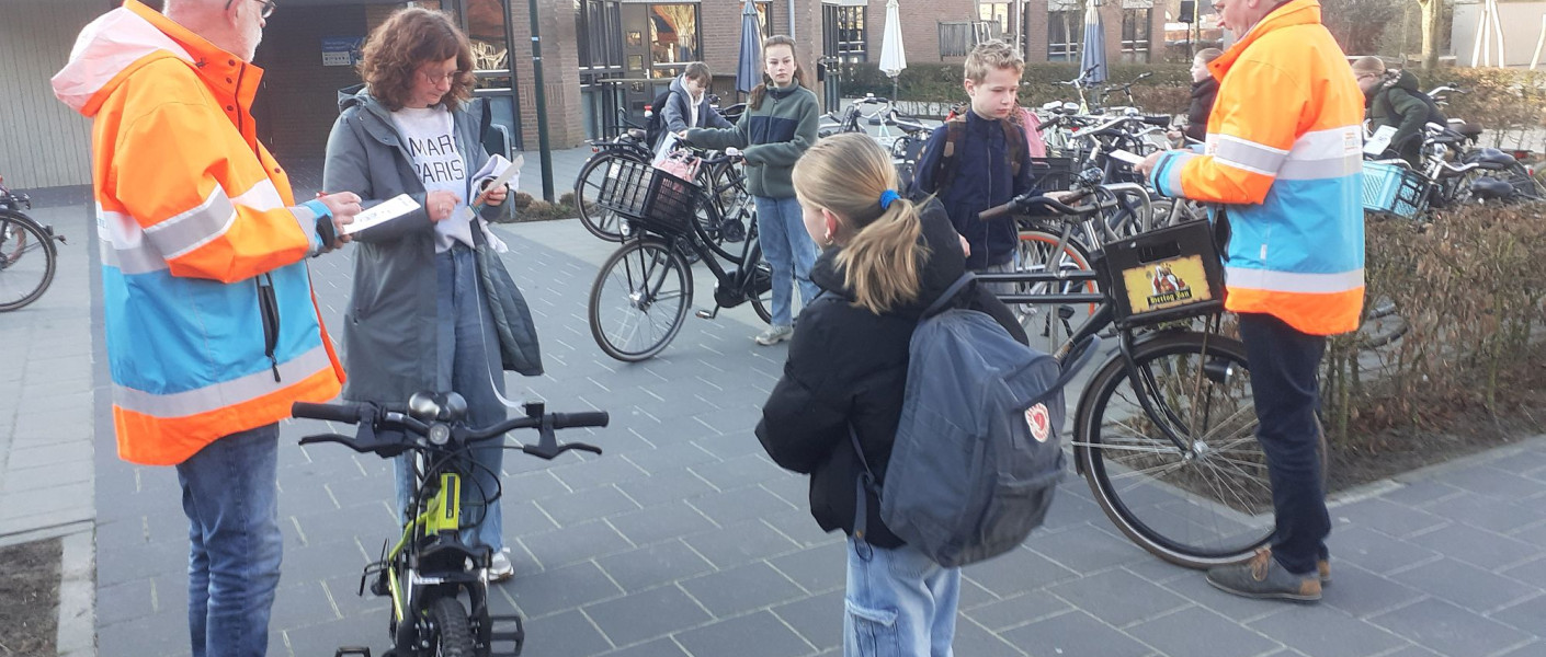 Fietsencontrole bij KC De Samenstroom in Gemert 