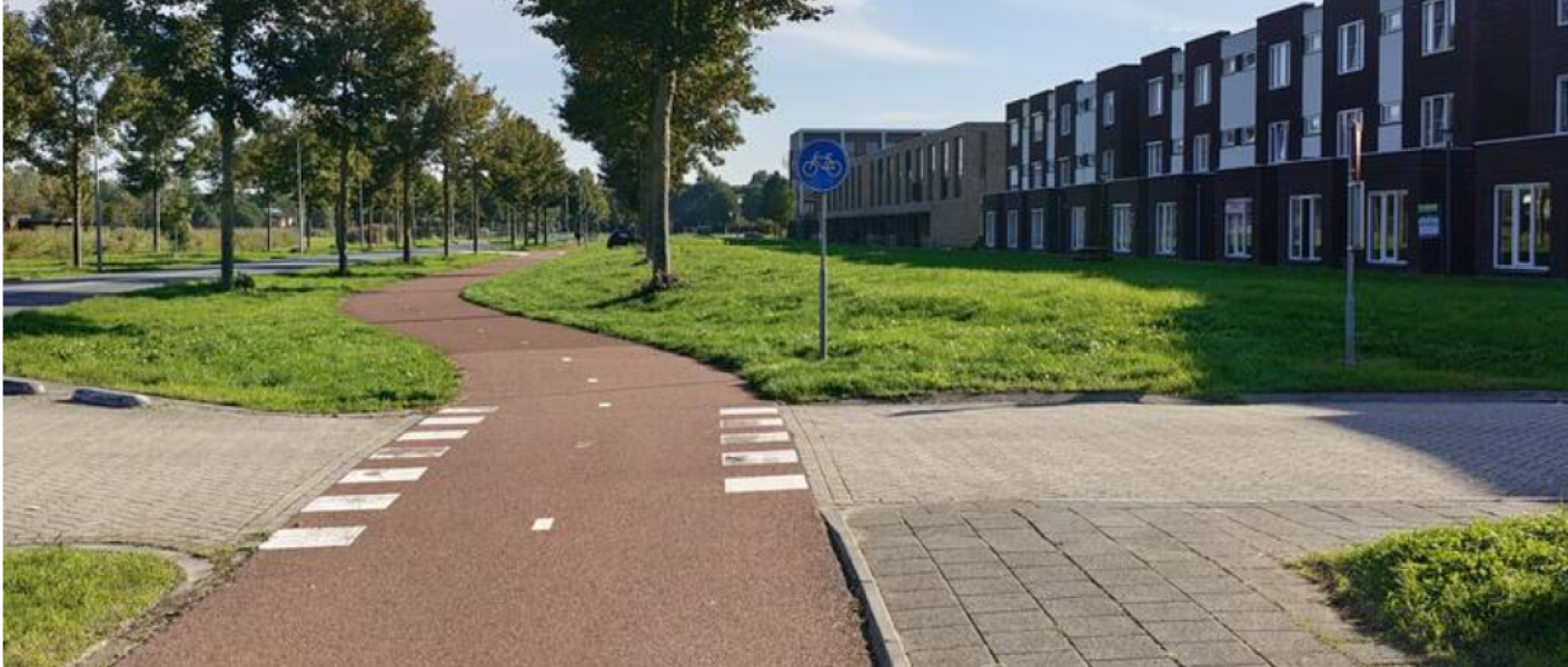 Kruising met blokmarkering. Hoe zit het met de voorrang? 