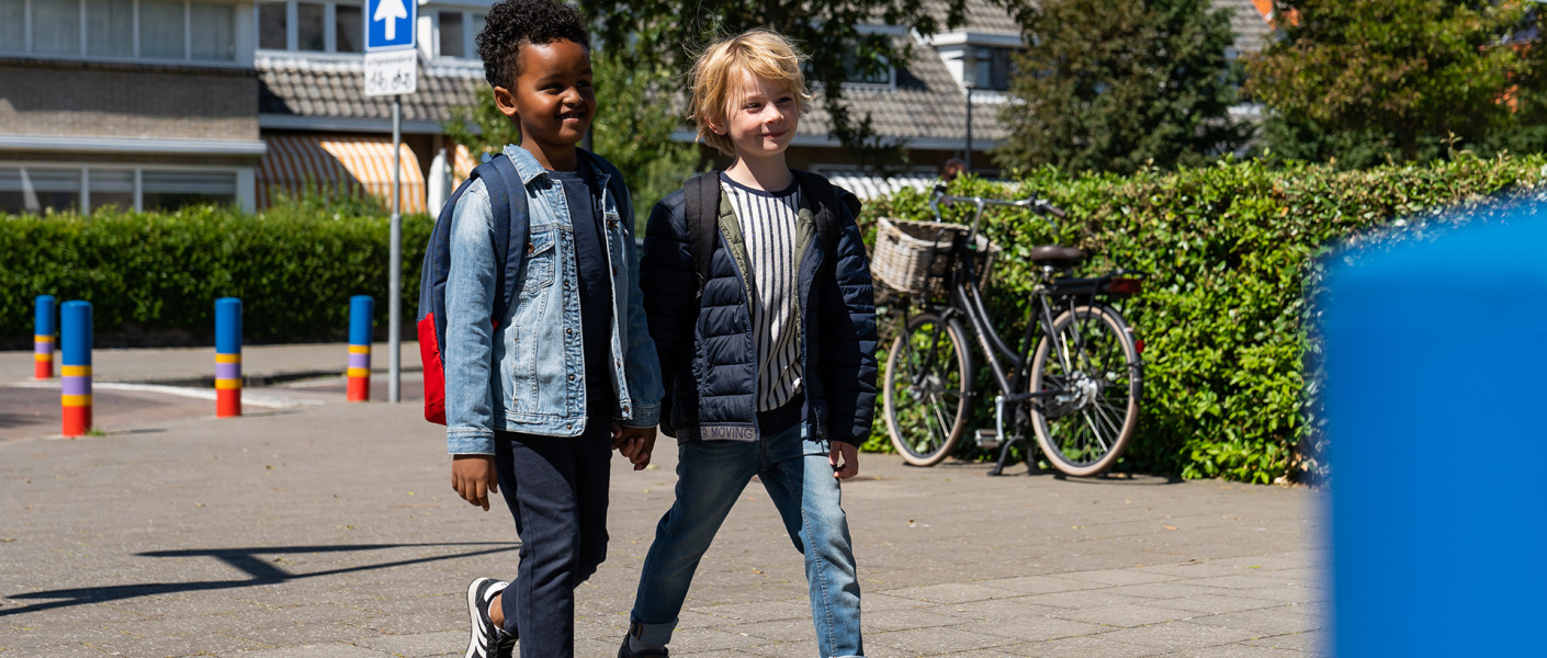 Lopen schoolomgeving kinderen veilig verkeer nederland
