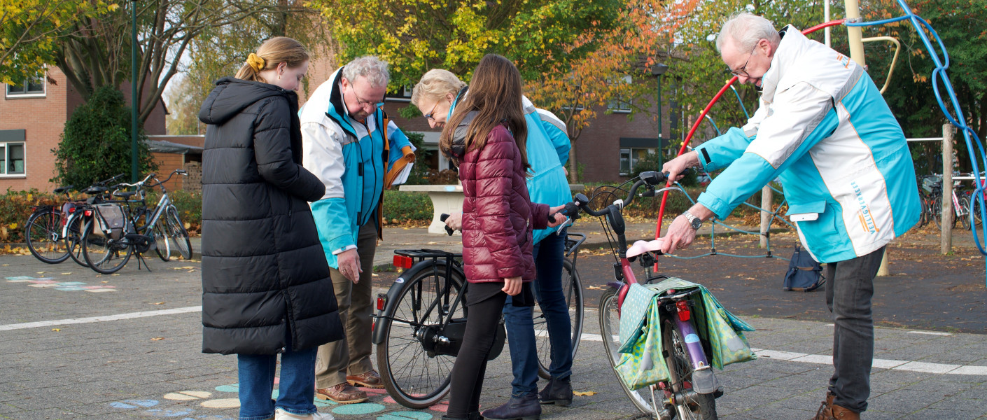 VVN Fietslichtactie Paula Wijk bij Duurstede.jpg