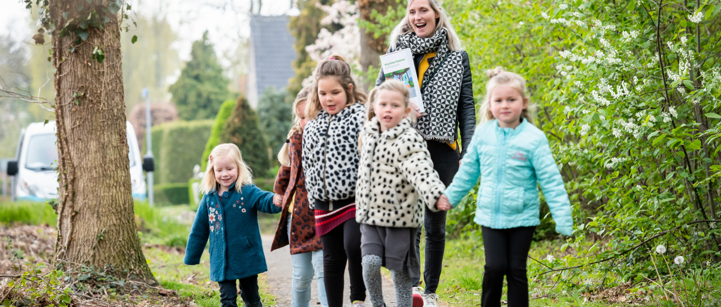 Janneke doet de VVN Schatkistspeurtocht met vijf kleuters