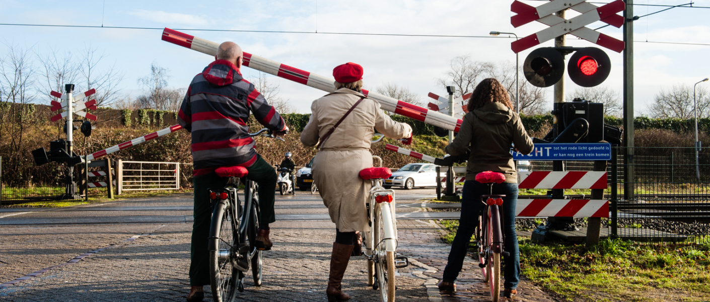 Fietsers spoorwegovergang