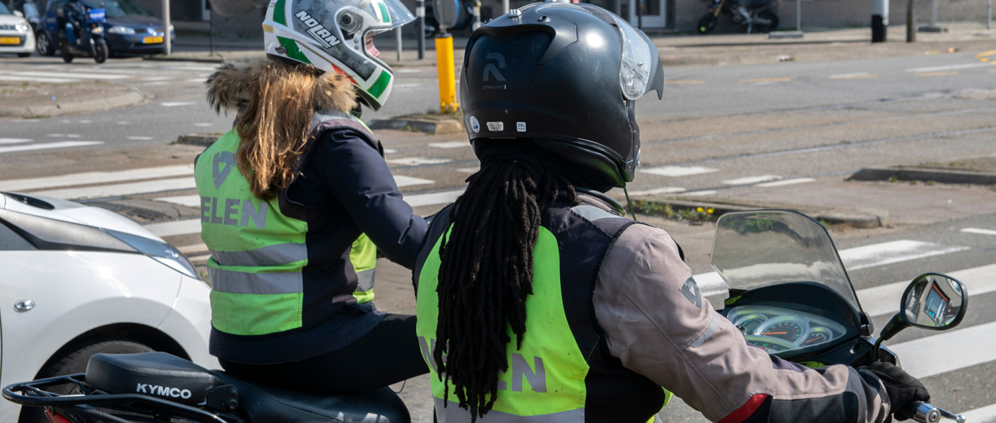 Veilig Verkeer Nederland scooter bromfiets snorfiets verkeersregels helm kentekenplaat