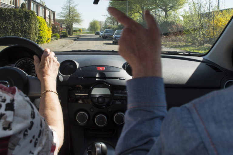 Tijdens een rit in uw eigen auto, krijgt u praktische tips