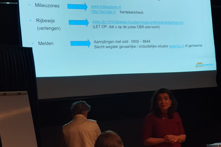 Middels theorie worden de deelnemers meegenomen in de actuele/nieuwe verkeersregels