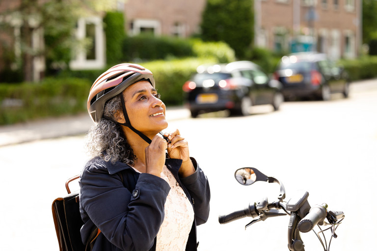 50-plussers fiets e-bike helm