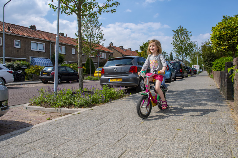 Meisje op de fiets