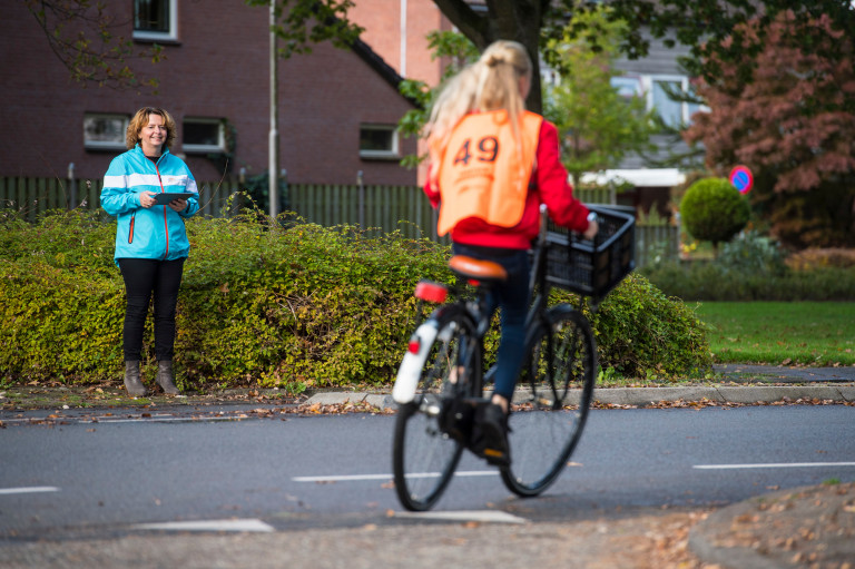 Praktisch verkeersexamen met controlepost