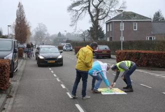 Opwettenseweg actie door Opwettenseweg veilig en Fietsersbond