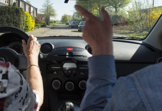 Een praktische rijproef maakt deel uit van de Opfriscursus