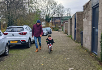 Jos Jong geleerd Veilig Verkeer Nederland verkeerskundige opvoeding loopfiets dochter