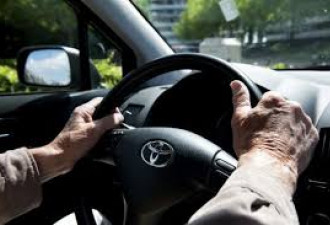Deelnemer neemt deel aan de opfriscursus