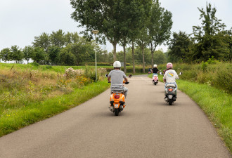 Snorfiets Veilig Verkeer Nederland regels helm