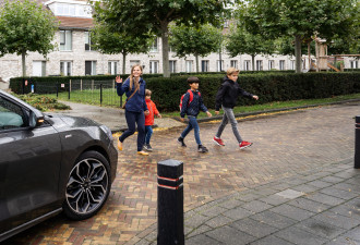 Veiliger Verkeer Nederland rustig rijden in de woonwijk