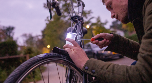 Veilig Verkeer Nederland fietslamp repareren