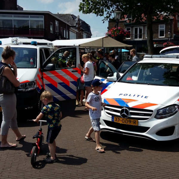 Politie op de markt in Coevorden