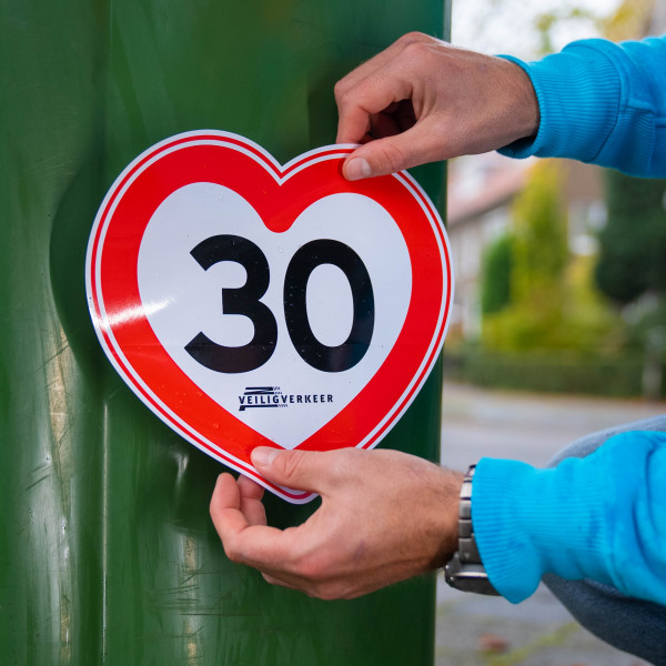 Stickeractie VVN buurtactie snelheid verkeer stickers