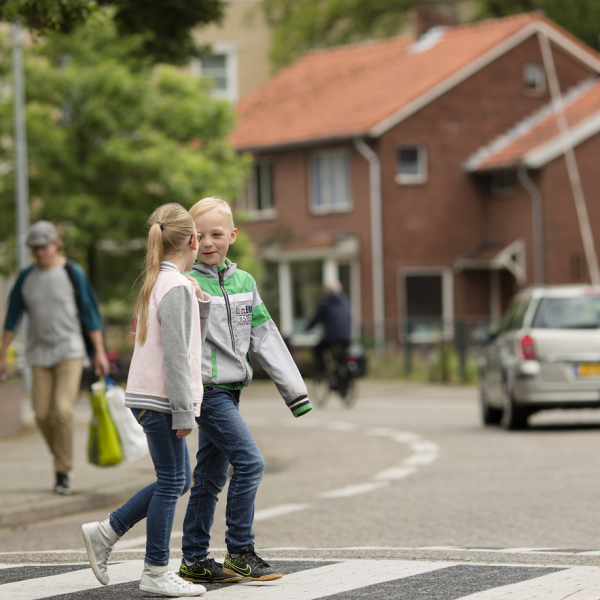 Veilig Verkeer Nederland kinderen oversteken