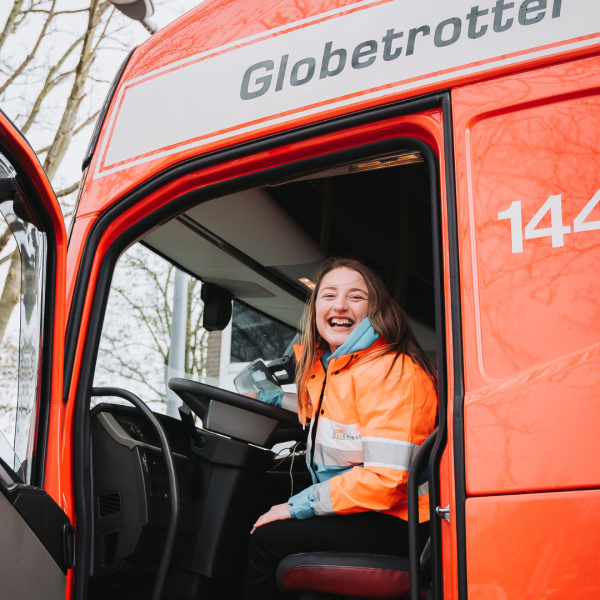 Projectleider van de dode hoek, Danielle Pieterse, zie je in een vrachtwagen