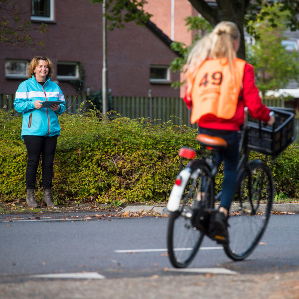 Praktisch verkeersexamen met controlepost